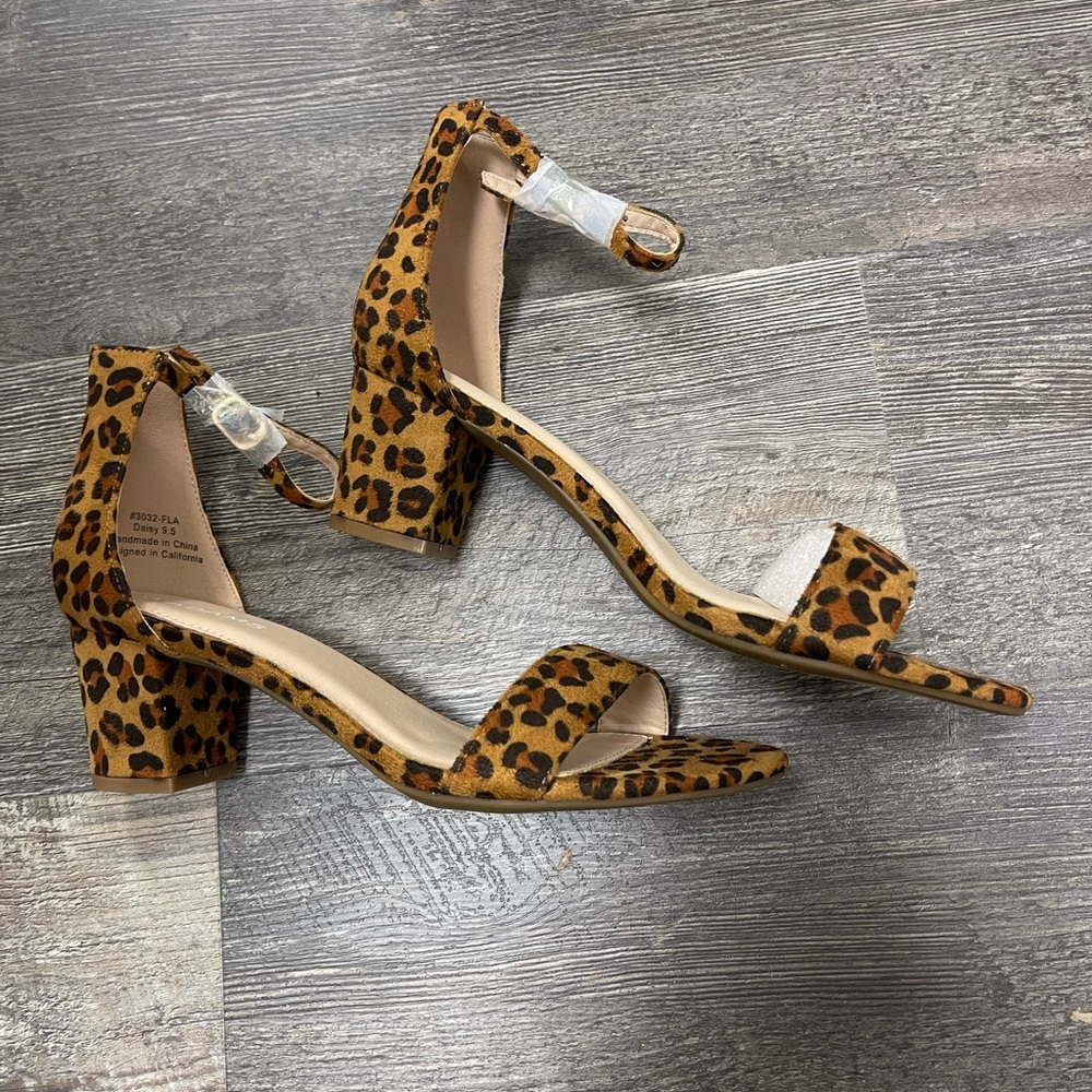 NIB size 9.5 leopard print heels! Never worn!!! - Picture 2 of 3
